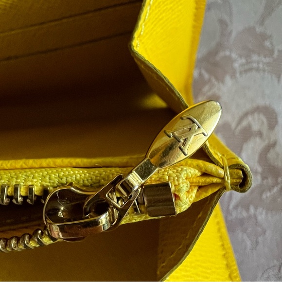 Authentic Louis Vuitton x Takashi Murakami Monogram Multicolore Sarah Wallet - Picture 9 of 17